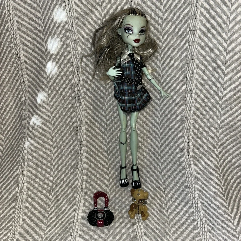 Monster High First Wave Frankie Stein Doll With Purse & Pet‎ With Clothes D4